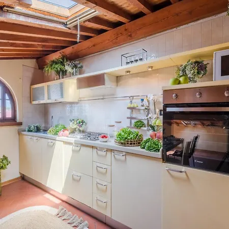 Panoramic Penthouse With Views And Elevator Appartement Lucca